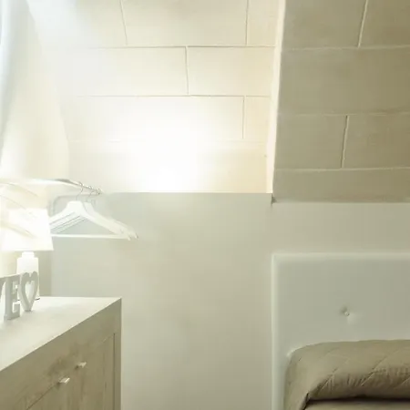 לינה וארוחת בוקר Little House אלטאמורה