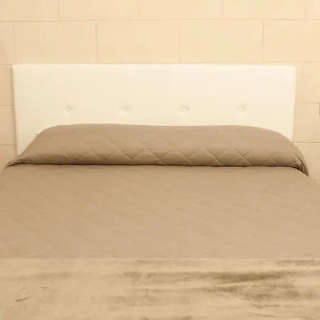 לינה וארוחת בוקר Little House אלטאמורה