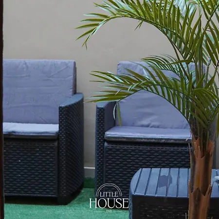 לינה וארוחת בוקר Little House